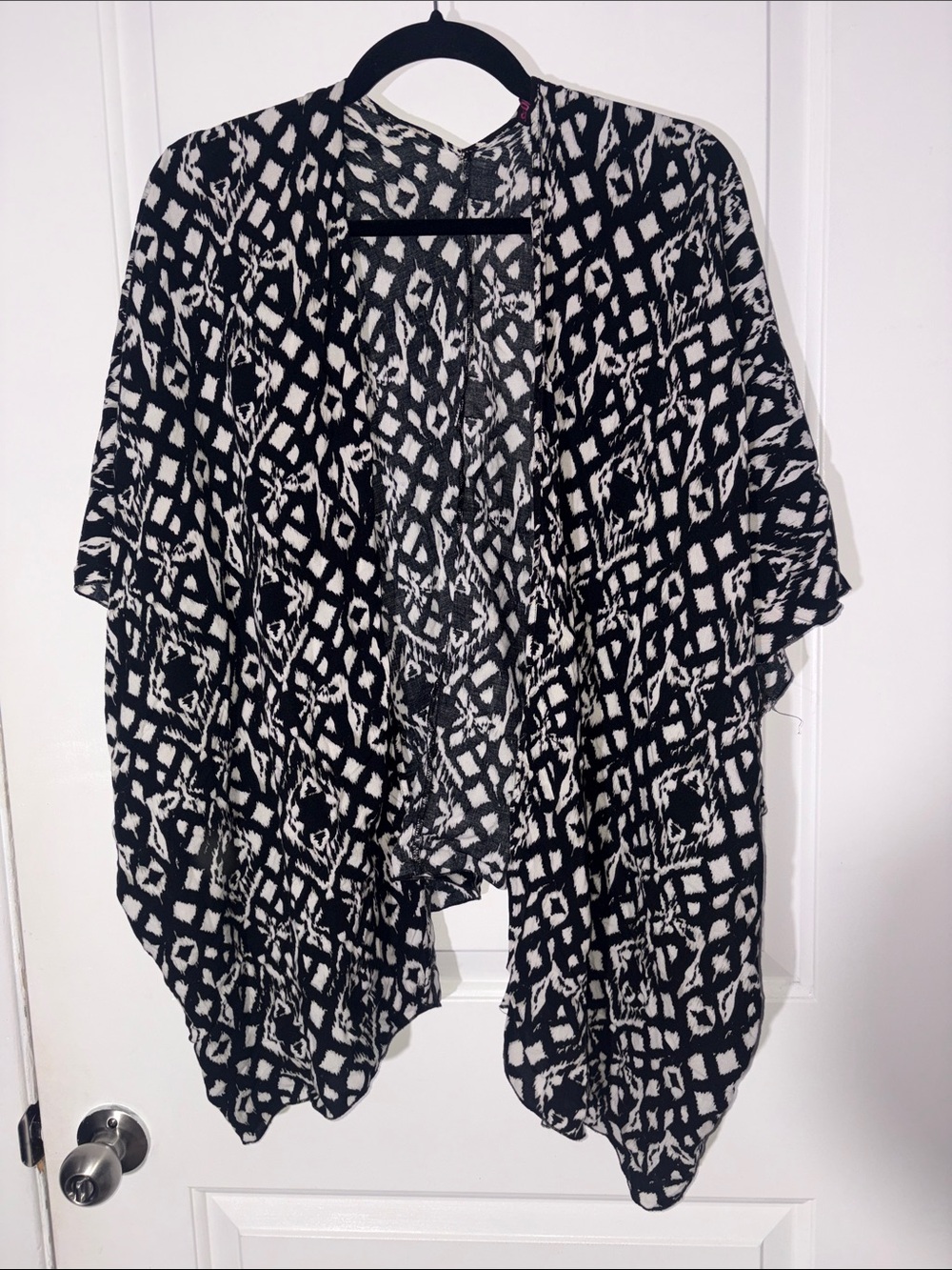 Black and White Geometric Open Front Women's Top